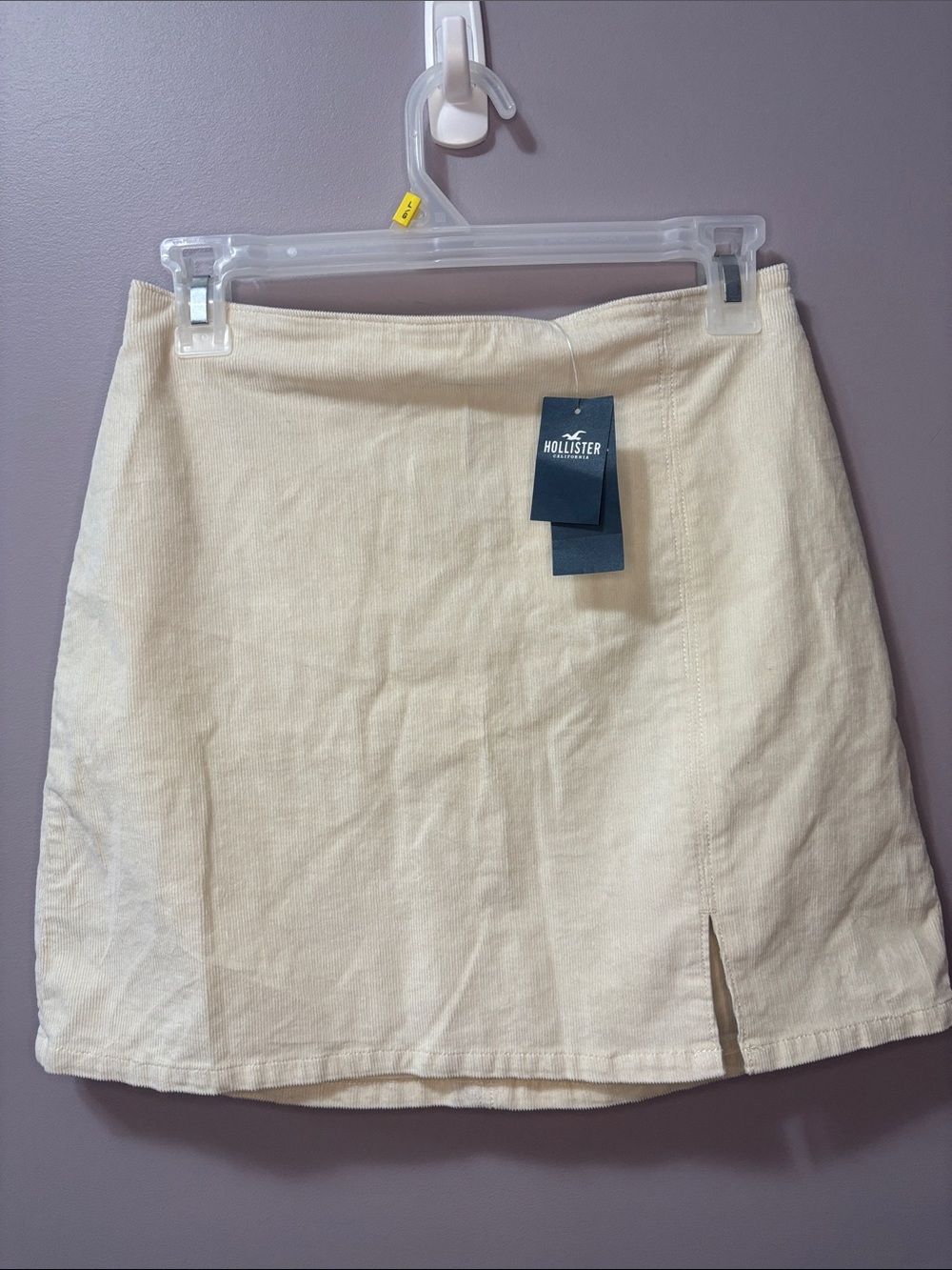 NWT Hollister Ultra High-rise Cream Mini Skirt with Front Slit Sz Small